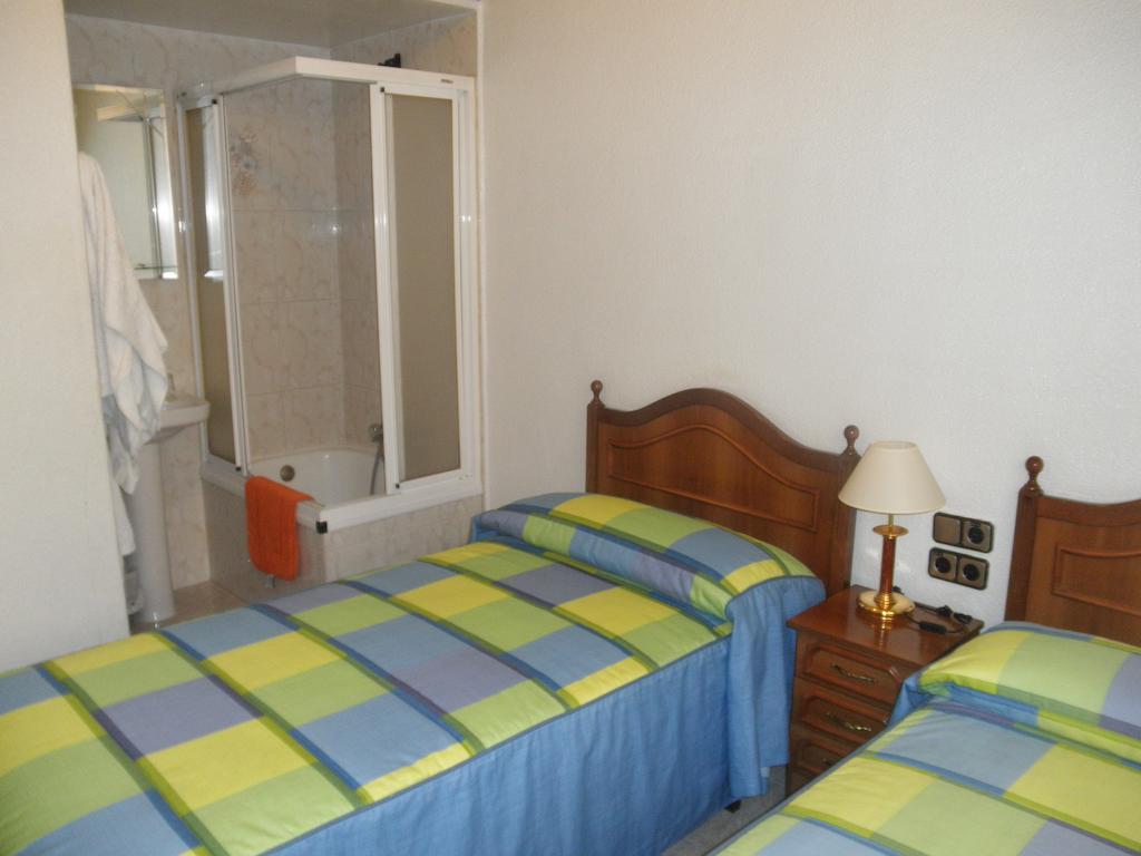 Hostal Los Andes Madrid Exterior photo