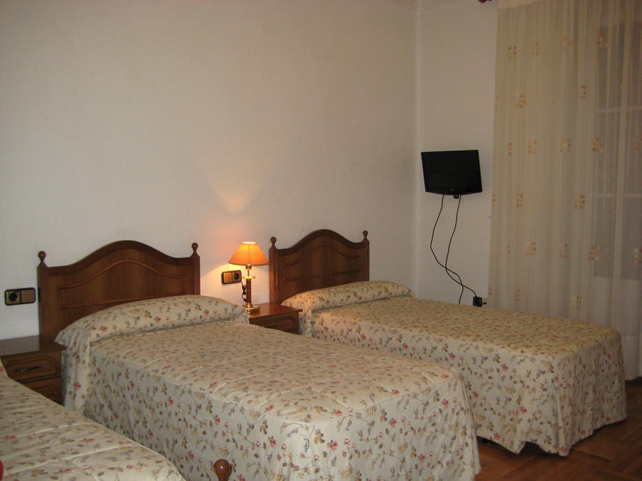 Hostal Los Andes Madrid Room photo